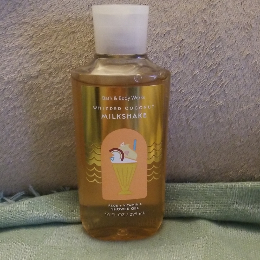 Bath & Body Works Whipped Coconut Milkshake Shower Gel - Gold and White